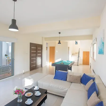 Private 3 Schlafzimmer Mit Hochgeschwindigkeits Internet Protaras