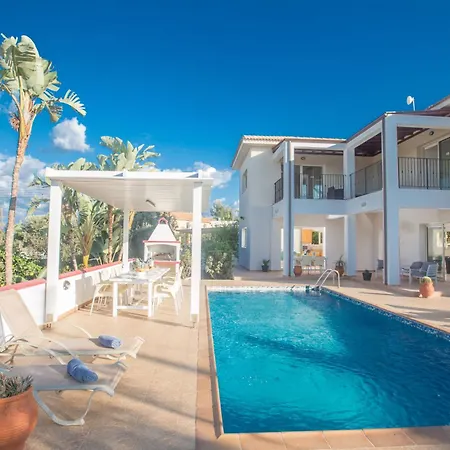 Private 3 Schlafzimmer Mit Hochgeschwindigkeits Internet * بروتاراس